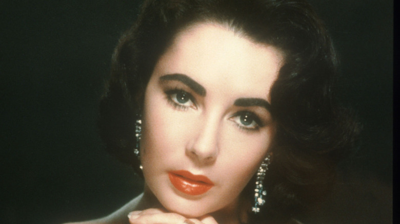 Elizabeth Taylor modeling for the camera