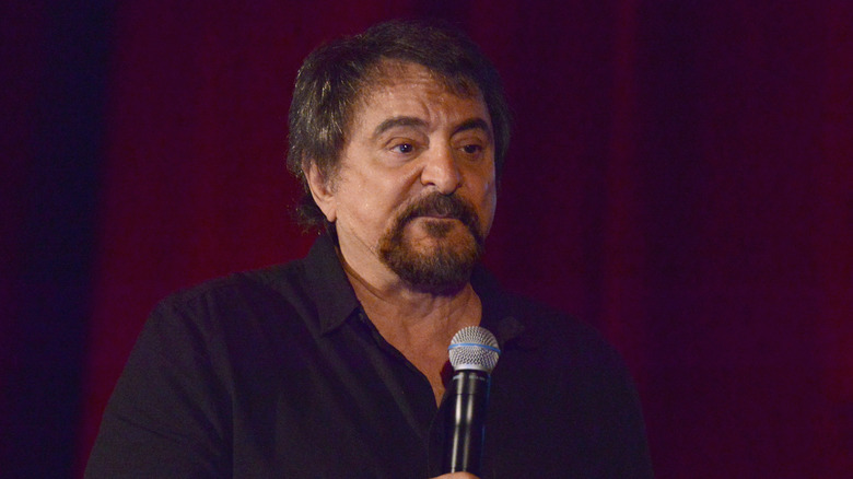 Tom Savini holds microphone 