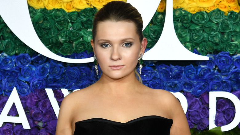 Abigail Breslin wearing bun