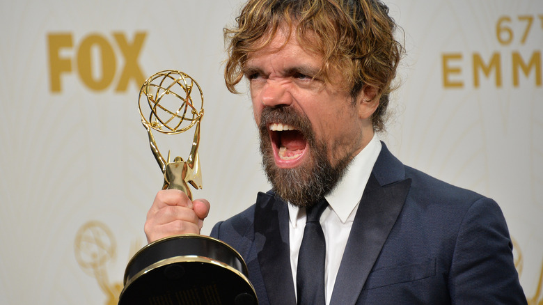 Peter Dinklage holds an Emmy