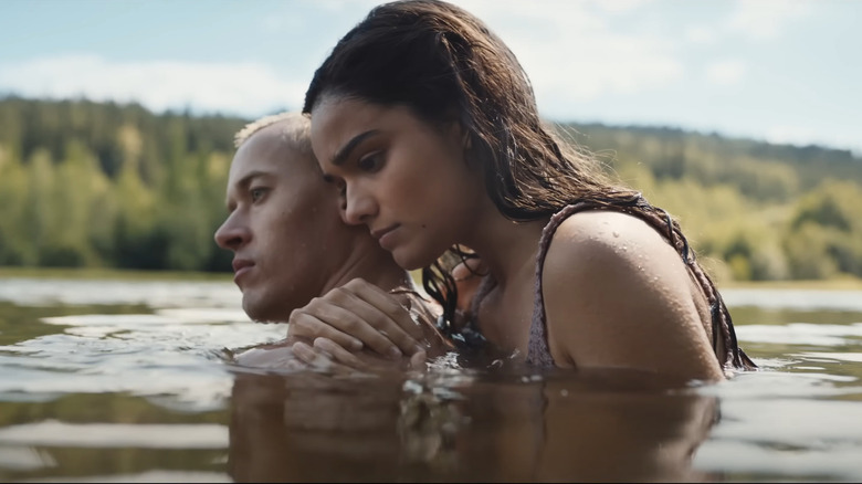 Lucy Gray and Coriolanus swimming