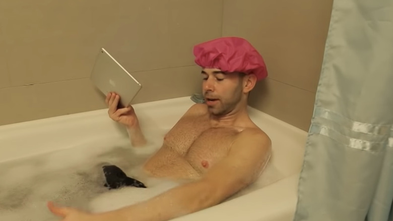 Murr in the bathtub talking