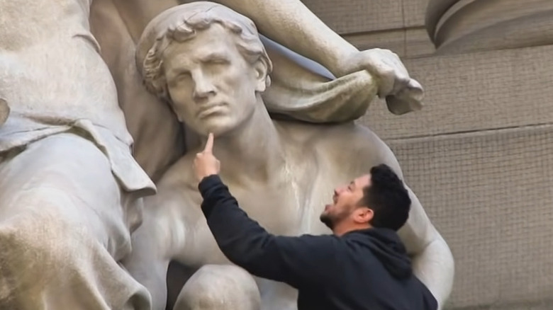 Sal steals the nose off a statue