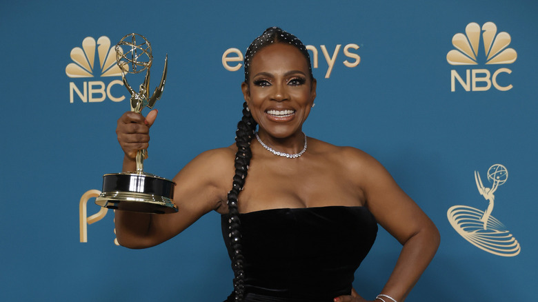 Sheryl Lee Ralph holding her Emmy