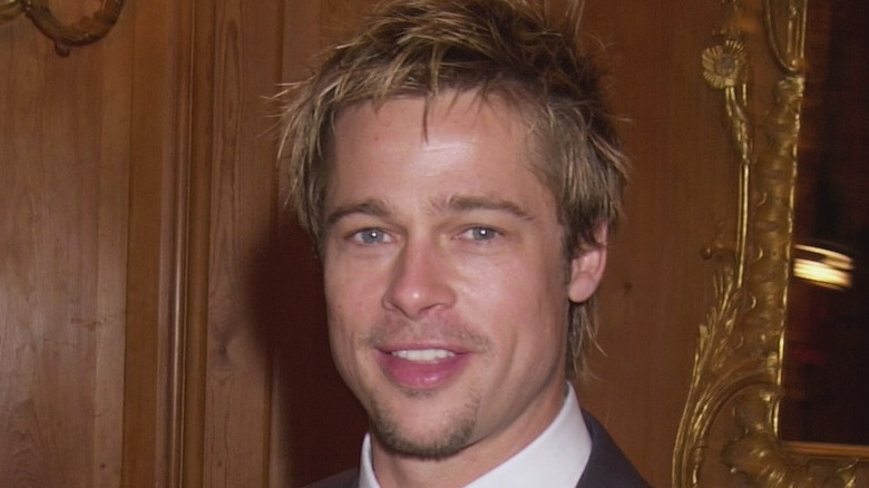 Brad pitt smiling in 2001