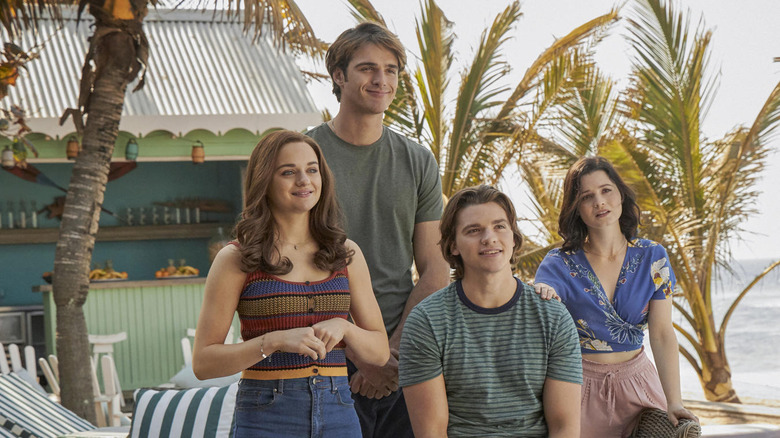 Elle, Lee, Noah, Rachel with palm trees Kissing Booth 3