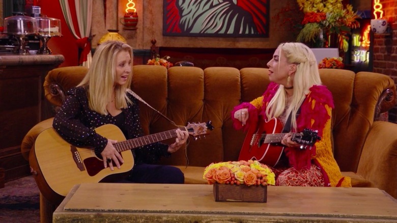 Lisa Kudrow and Lady Gaga singing in Friends reunion 