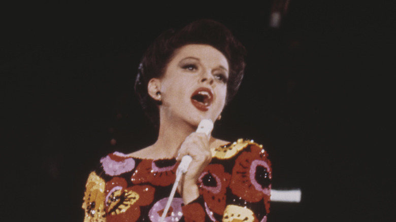 Judy Garland singing on stage