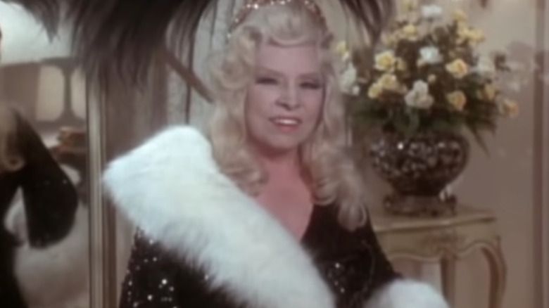 Mae West in Sextette 