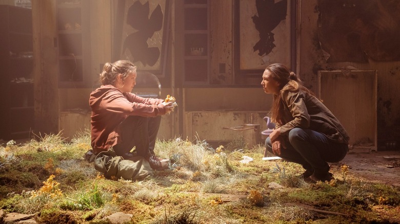 Bella Ramsey and Anna Torv talking in abandoned room in The Last of Us