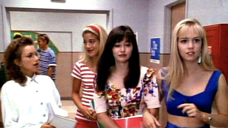 BH 90210 girls in a hallway