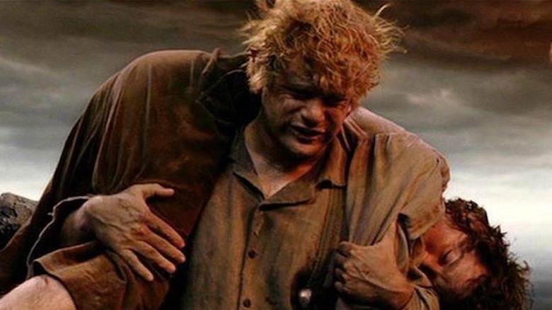 Sam carries Frodo down volcano