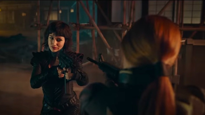 The Baroness and Scarlett in a standoff in Snake Eyes