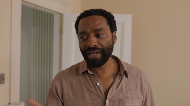 Chiwetel Ejiofor wagging a finger