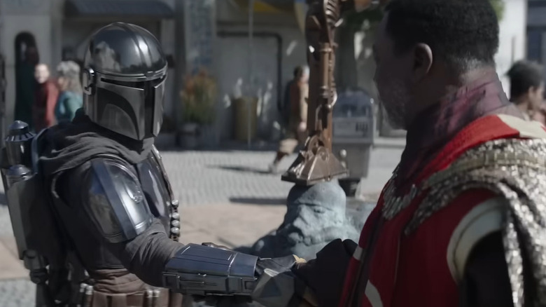 The Mandalorian and Greef Karga shaking hands in The Mandalorian Season 3