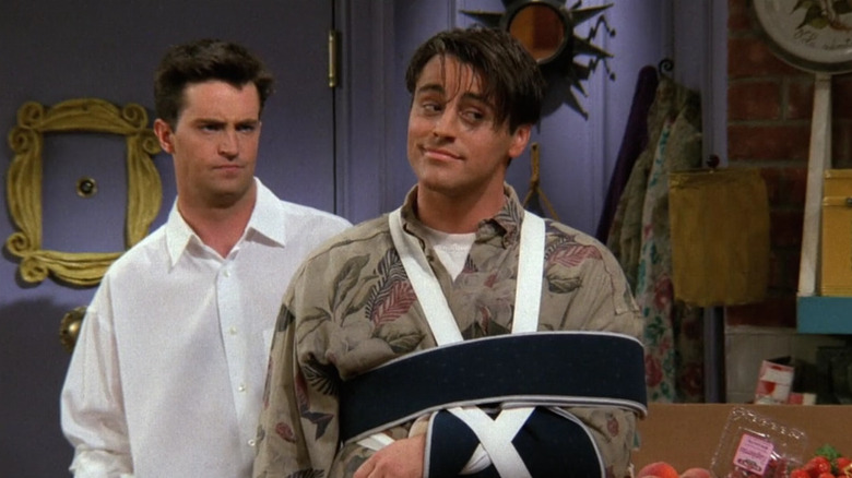 Joey Tribbiani in a sling