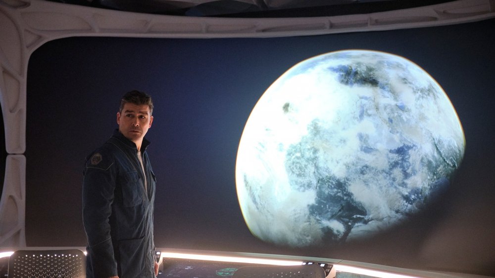 Kyle Chandler plays an astronaut in Netflix's The Midnight Sky