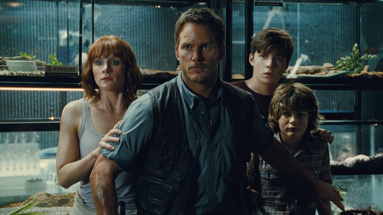 Chris Pratt protects cast from dinosaurs