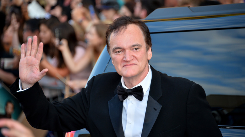 Quentin Tarantino waving