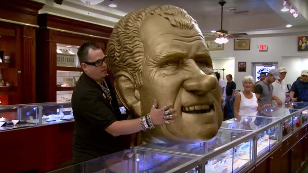 Giant Richard Nixon head on Pawn Stars