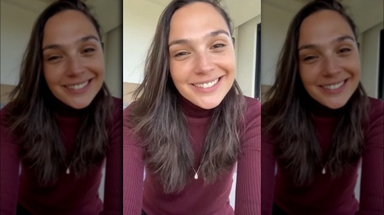 Gal Gadot sings Imagine