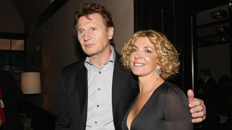 Liam Neeson and Natasha Richardson posing