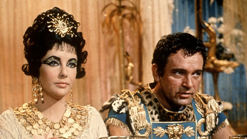 (from left to right) Elizabeth Taylor and Richard Burton in Cleopatra