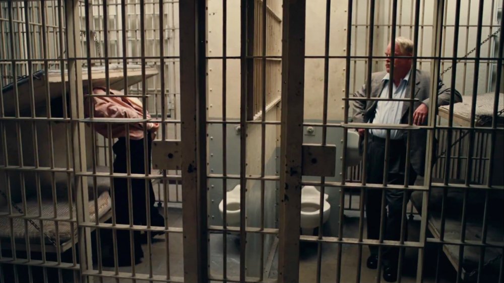 Joaquin Phoenix as Freddie Quell and Philip Seymour Hoffman as Lancaster Dodd in jail in The Master