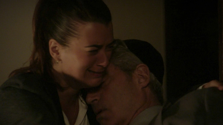 NCIS Ziva holds Eli David's body