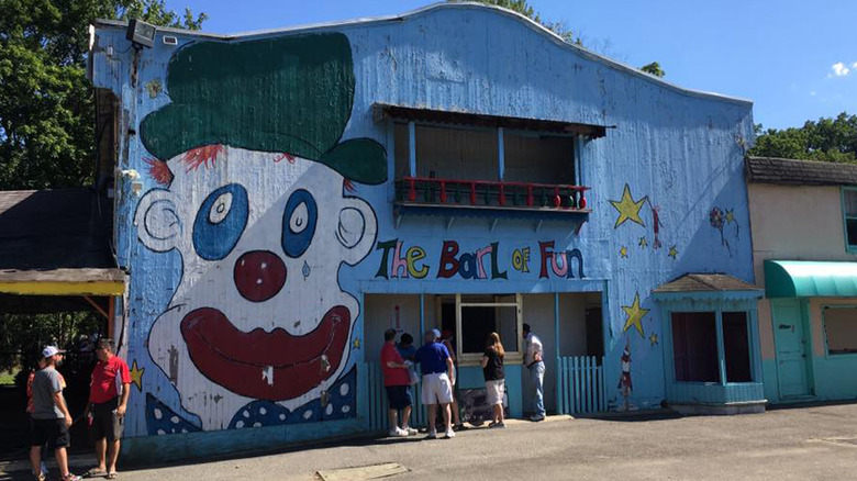 Bushkill Park's Barl of Fun with guests lined up