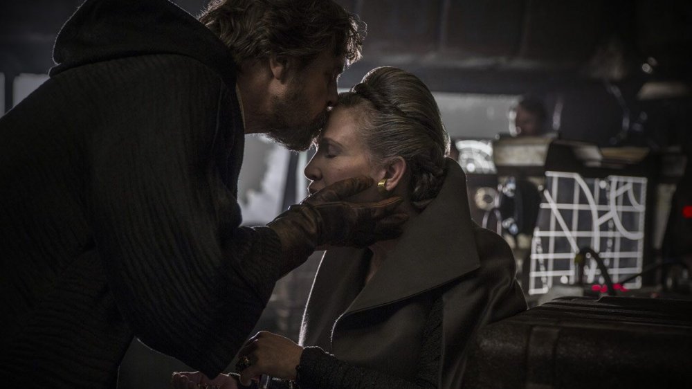 Luke kisses Leia in Star Wars: Episode XIII - The Last Jedi