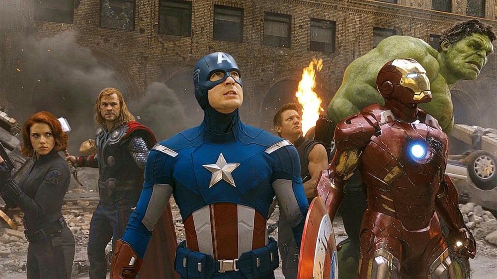 Chris Hemsworth, Scarlett Johansson, Jeremy Renner, Mark Ruffalo, Chris Evans, and Robert Downey Jr. in The Avengers