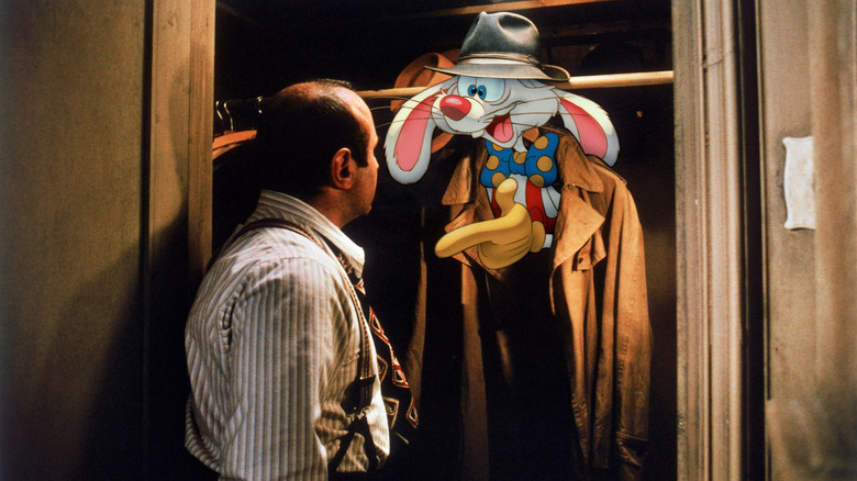 Bob Hoskins looking at Roger Rabbit