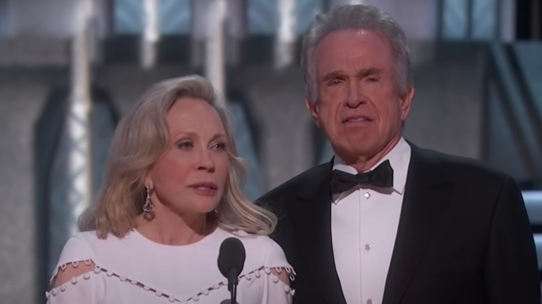 Dunaway and Beatty announce Best Picture
