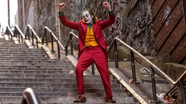 Joaquin Phoenix dances on steps