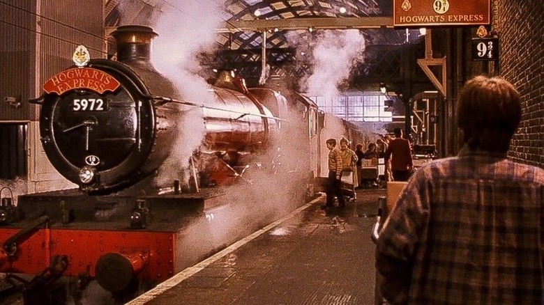 Harry approaches the Hogwarts Express