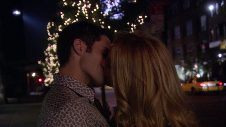 Blake Lively and Penn Badgley kissing