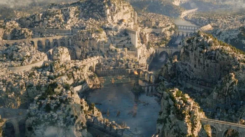 A wide shot of Númenor's capital