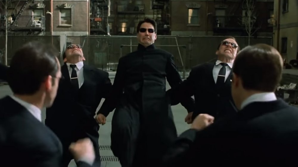 Keanu Reeves and Hugo Weaving in The Matrix