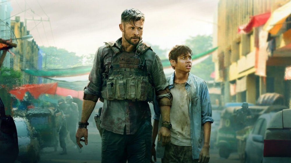 Chris Hemsworth and Rudhraksh Jaiswal in Extraction