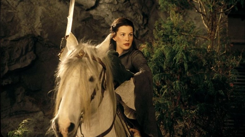 Arwen brandishes Hadhafang