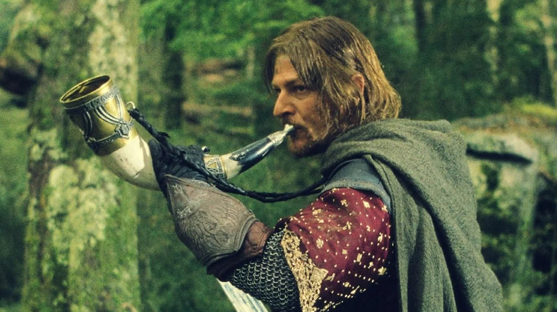 Boromir blows the Horn of Gondor