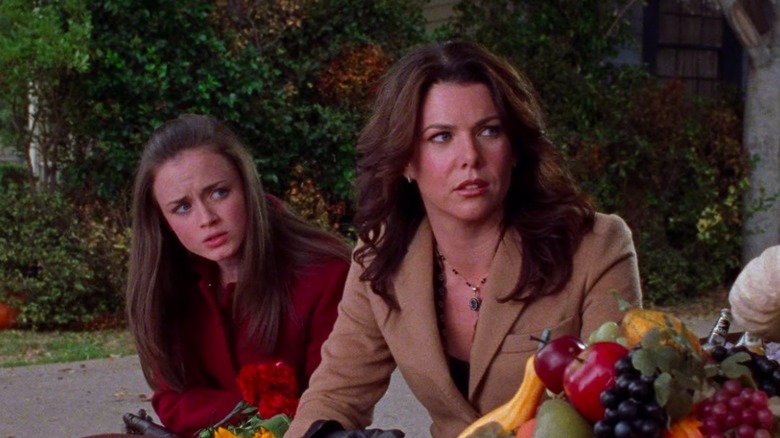 Lorelai and Rory attend Sookie's Thanksgiving