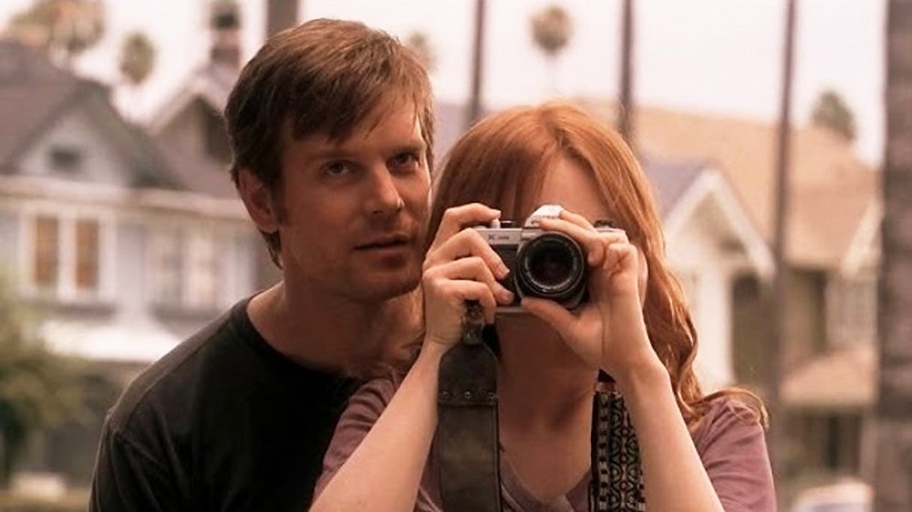 Peter Krause and Lauren Ambrose as Nate and Claire on Six Feet Under