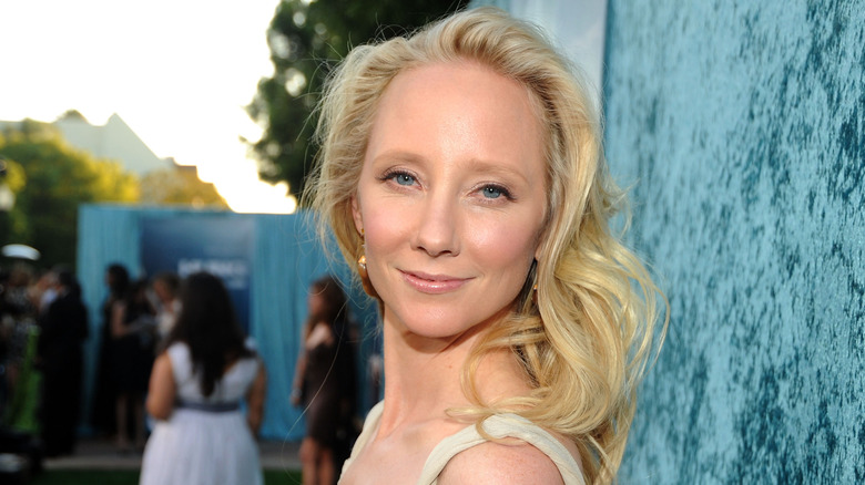 Anne Heche turns her head