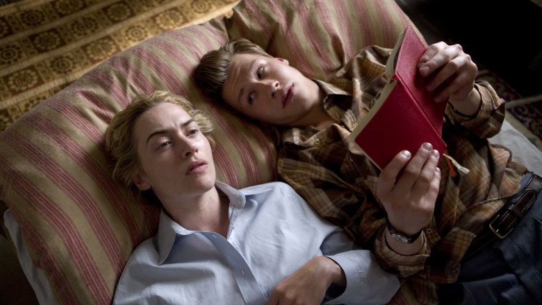 Hanna and Michael read in bed