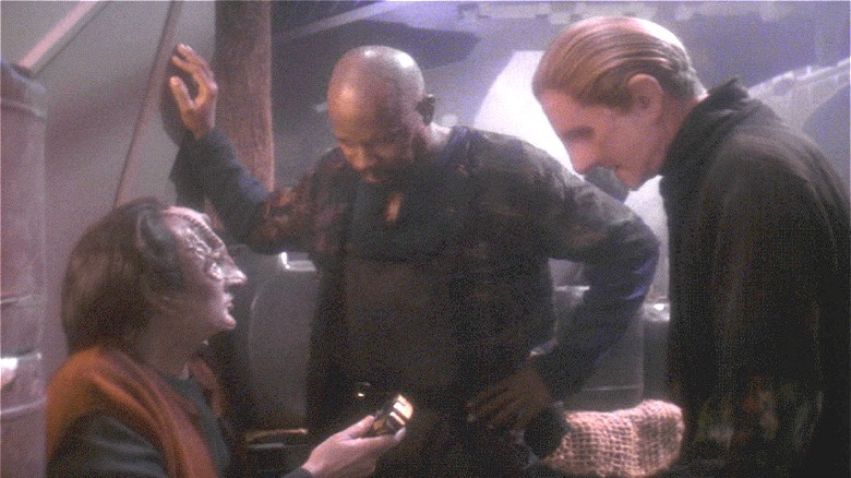 Sisko, Garak and Odo at table