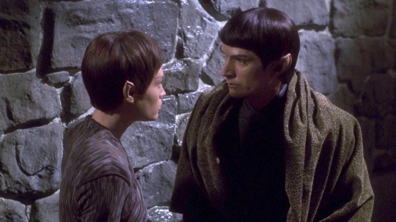 T'Pol meeting with a dissident