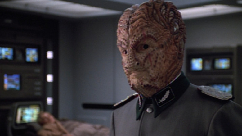 Hirogen Nazi in Sickbay