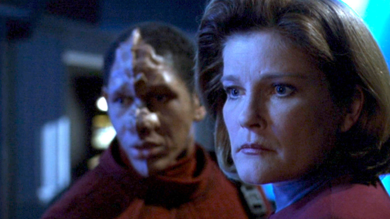 Janeway and an alien in engineering